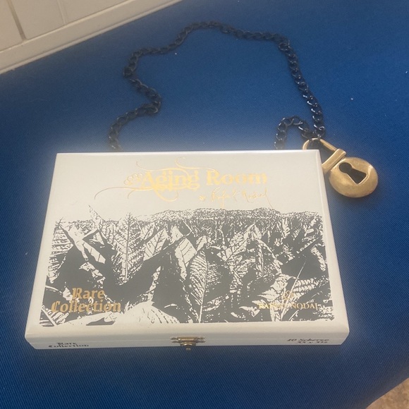 Meet your shopper n posher - Picture 15 of 16